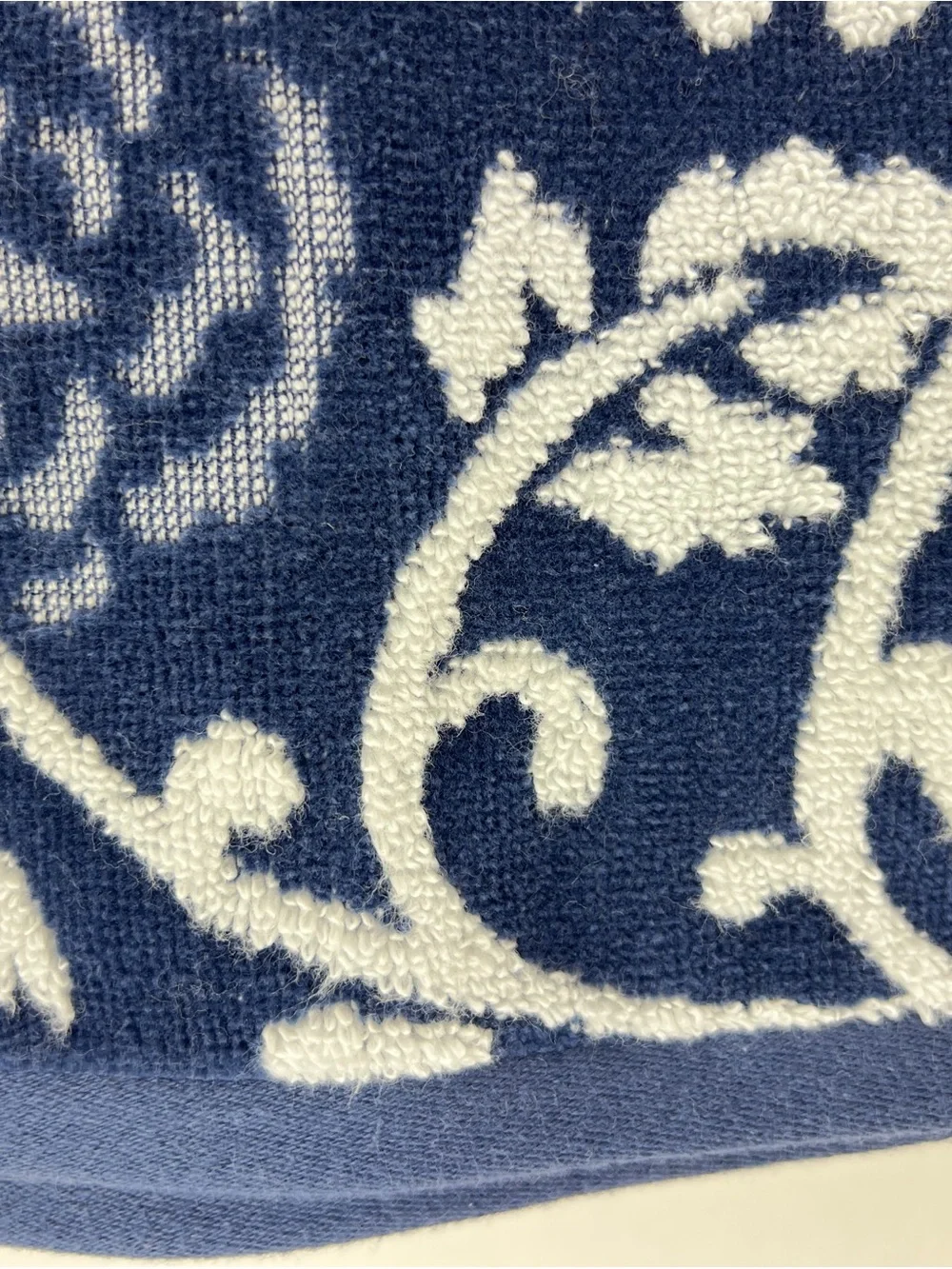 Common Thread Bath Towels Navy Blue White Floral Soft Zero Twist Cotton 2 Pc NEW